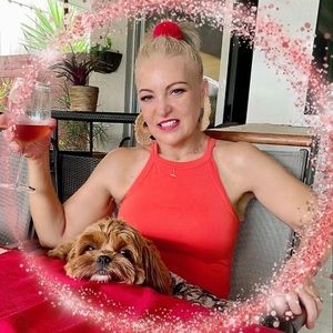 Meet your Posher, Monique